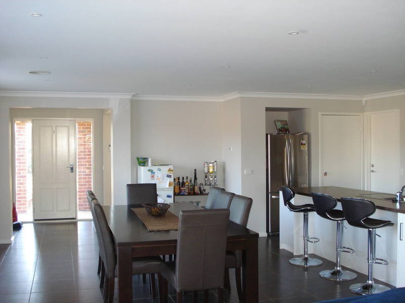 44 Wilkins Crescent, Burnside Heights VIC 3023