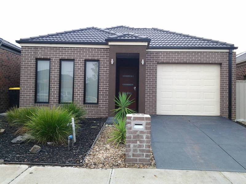 6 Derwent Close, Caroline Springs VIC 3023