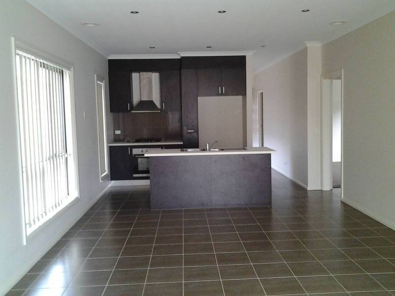 6 Derwent Close, Caroline Springs VIC 3023