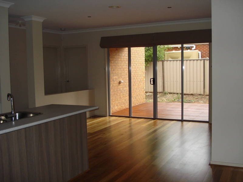 7 Lawson Place, Burnside Heights VIC 3023