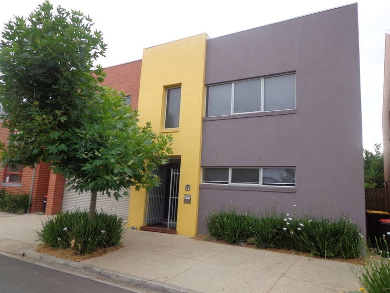 6 Caulfield Lane, Caroline Springs VIC 3023