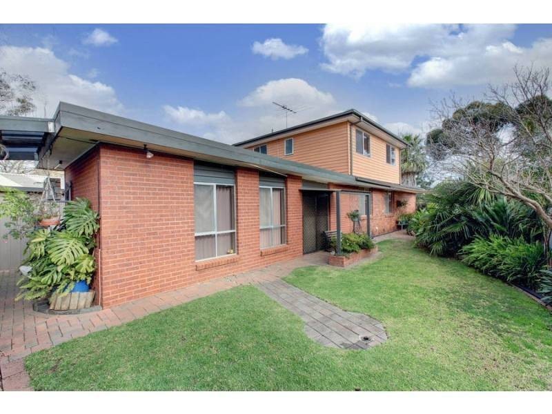 10 Glamis Place, Melton West VIC 3337