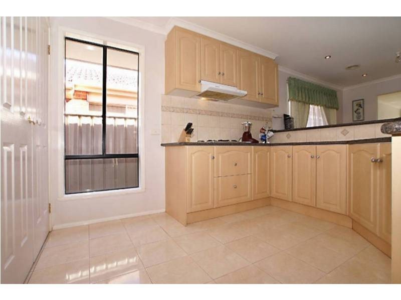 9 Stoneman Turn, Caroline Springs VIC 3023