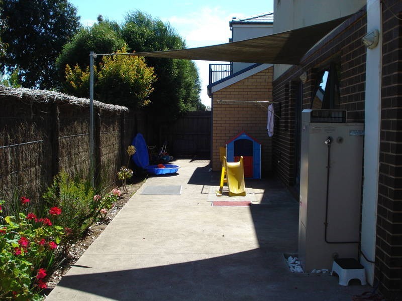 7/8 Sherdley Green, Caroline Springs VIC 3023