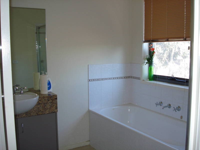 7/8 Sherdley Green, Caroline Springs VIC 3023