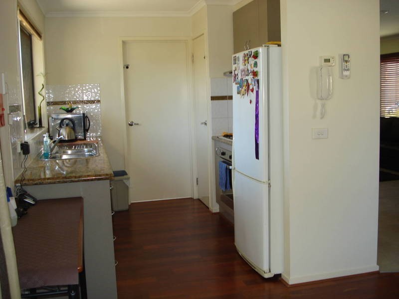 7/8 Sherdley Green, Caroline Springs VIC 3023