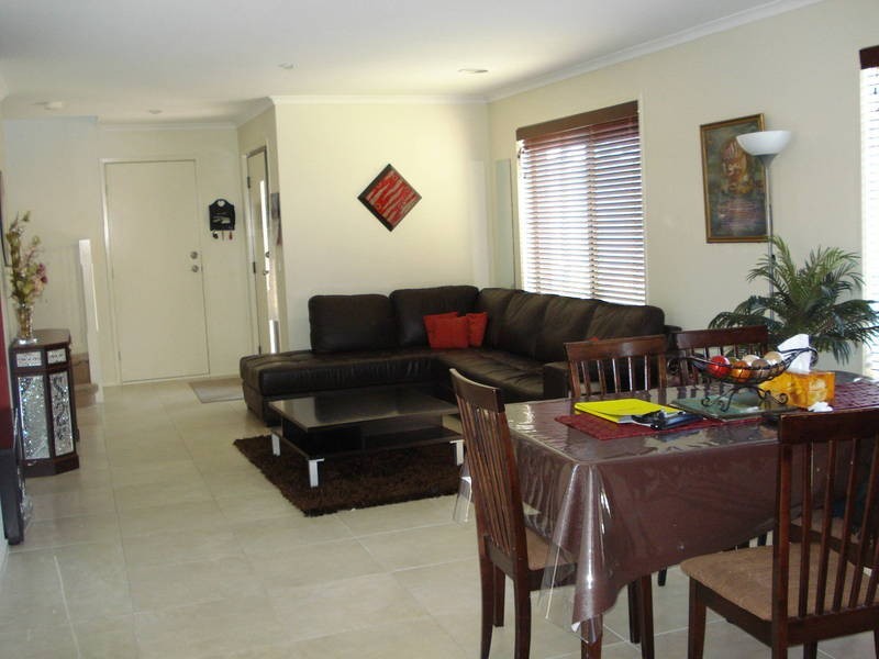 7/8 Sherdley Green, Caroline Springs VIC 3023