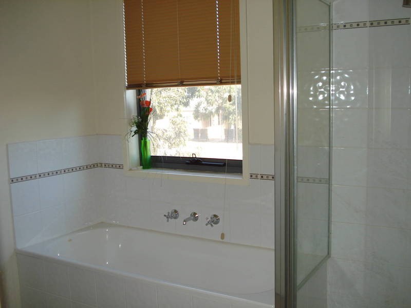 7/8 Sherdley Green, Caroline Springs VIC 3023