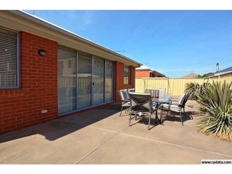 13 Tumbalong Street, Caroline Springs VIC 3023