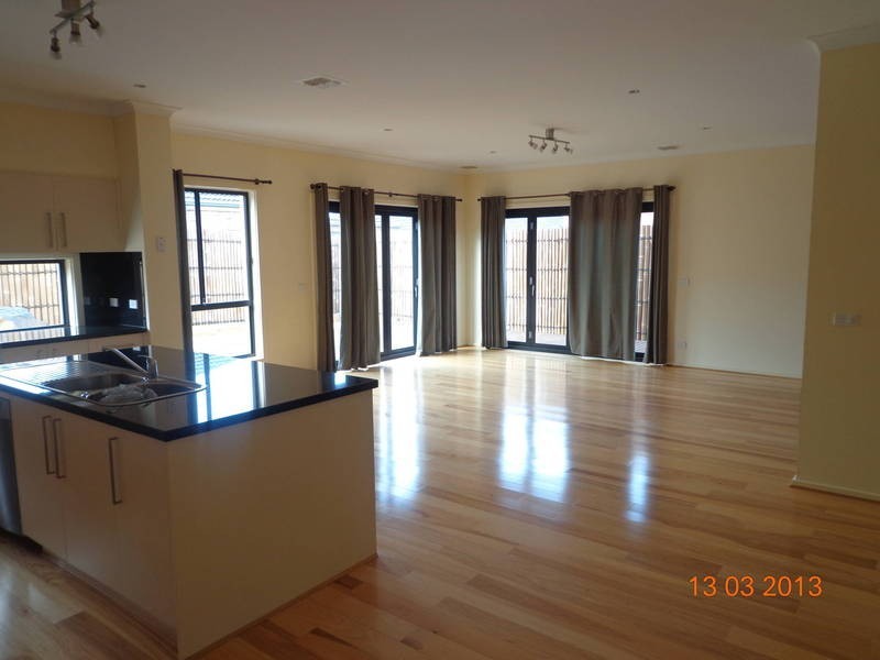 12 Westerfolds Terrace, Caroline Springs VIC 3023