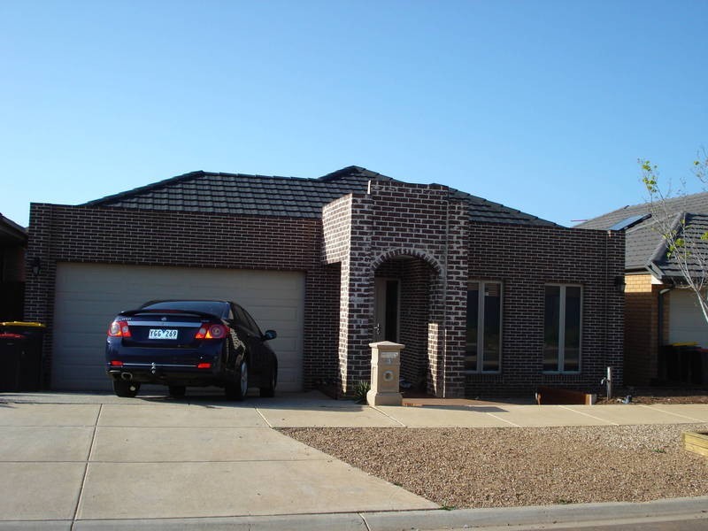 3 Flinders Place, Caroline Springs VIC 3023