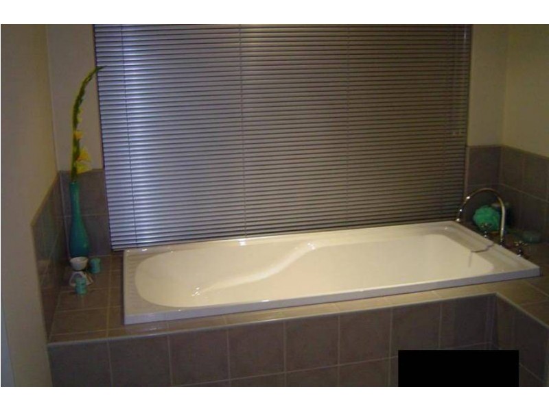 4 Gisborne Way, Caroline Springs VIC 3023