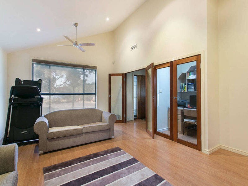 37 Kingsley Place, Delahey VIC 3037