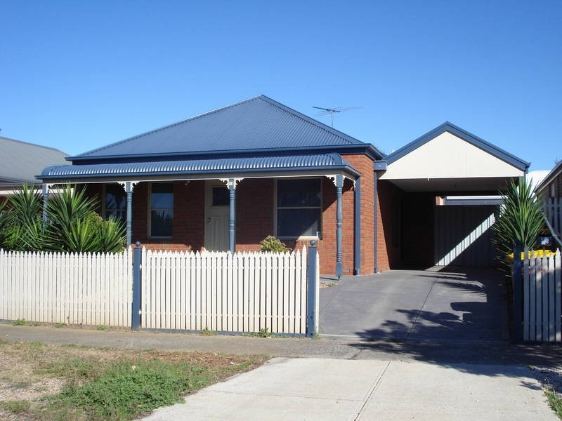 13 French Cresent, Caroline Springs VIC 3023