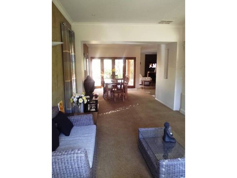 6 Selwyn Close, Caroline Springs VIC 3023