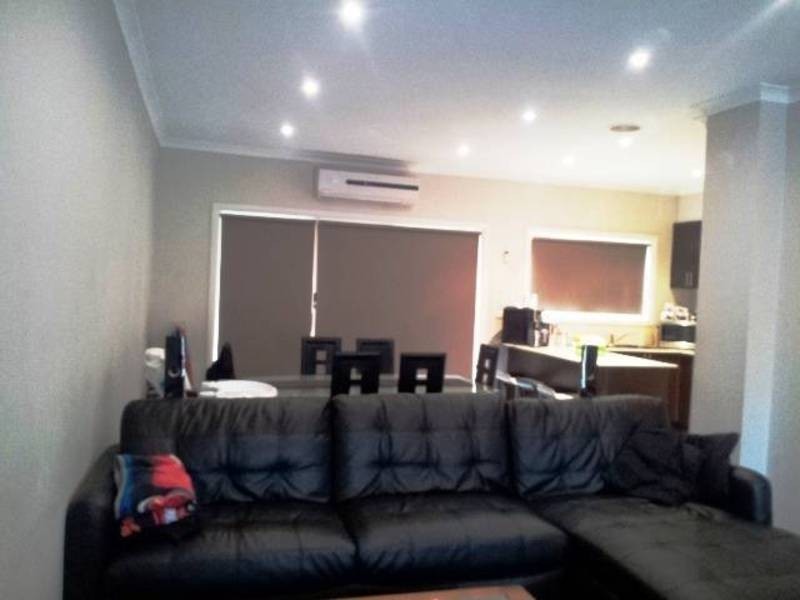 4  Chelsworth Place, Caroline Springs VIC 3023