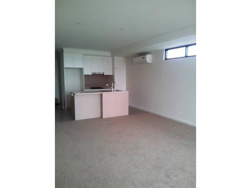 10/76 The Esplanade, Caroline Springs VIC 3023