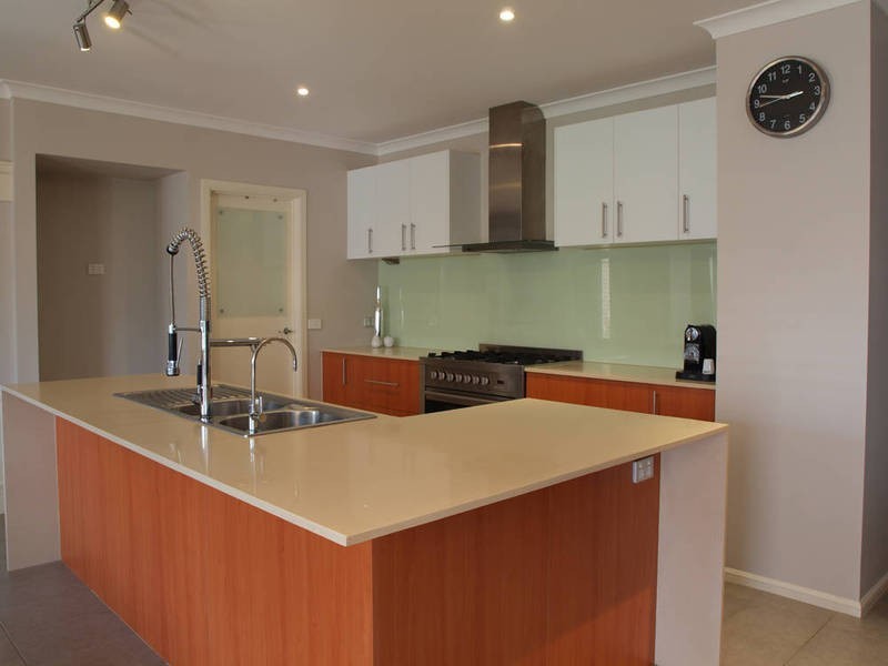 29 Dalmuir Boulevard, Deer Park VIC 3023