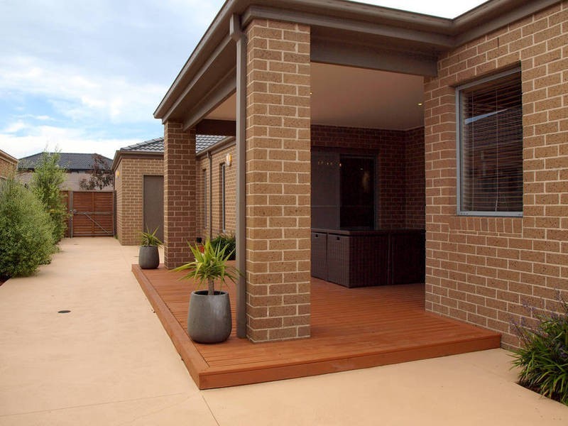 29 Dalmuir Boulevard, Deer Park VIC 3023