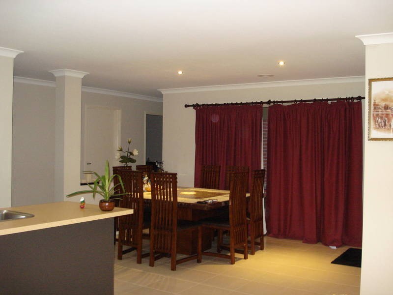 5 Weigall Close, Caroline Springs VIC 3023