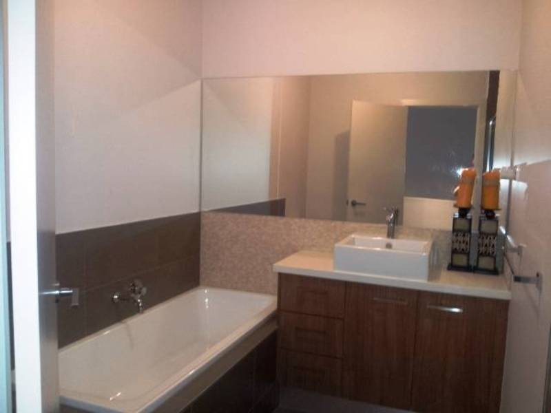 39 Marine Parade, Caroline Springs VIC 3023