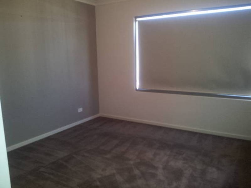 39 Marine Parade, Caroline Springs VIC 3023