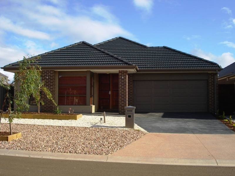 16 Heathcote Retreat, Caroline Springs VIC 3023