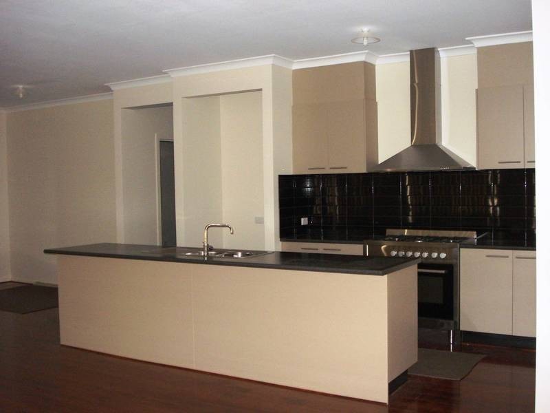 16 Heathcote Retreat, Caroline Springs VIC 3023