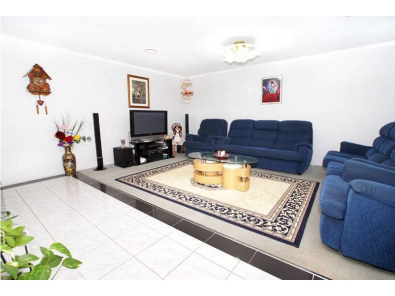 9 Wheatley Avenue, Roxburgh Park VIC 3064