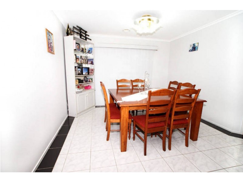 9 Wheatley Avenue, Roxburgh Park VIC 3064