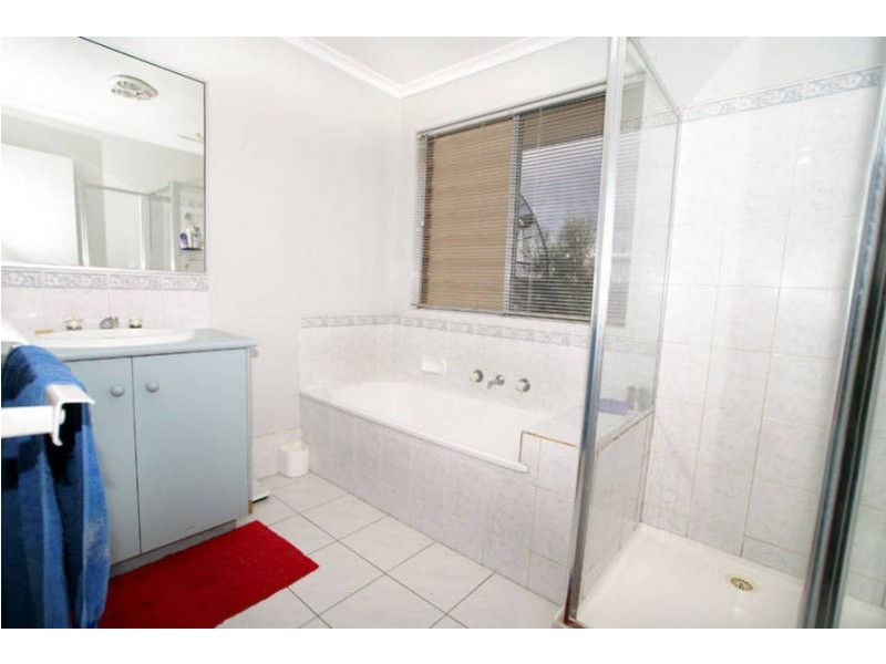 9 Wheatley Avenue, Roxburgh Park VIC 3064