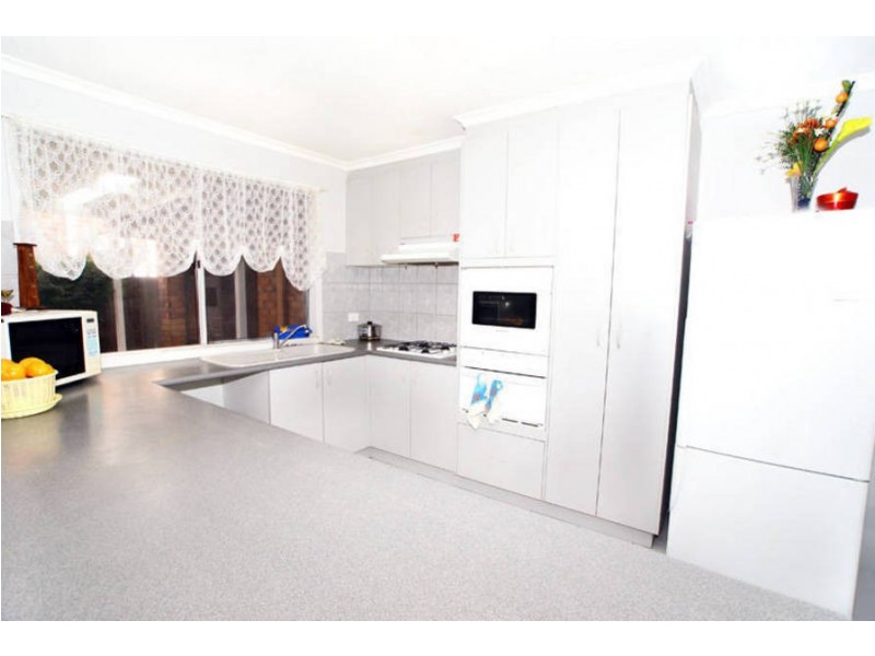 9 Wheatley Avenue, Roxburgh Park VIC 3064