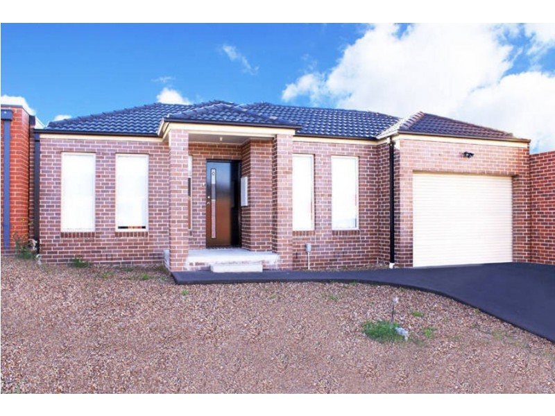 11 MALABAR STREET, Roxburgh Park VIC 3064