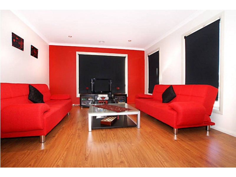 11 MALABAR STREET, Roxburgh Park VIC 3064