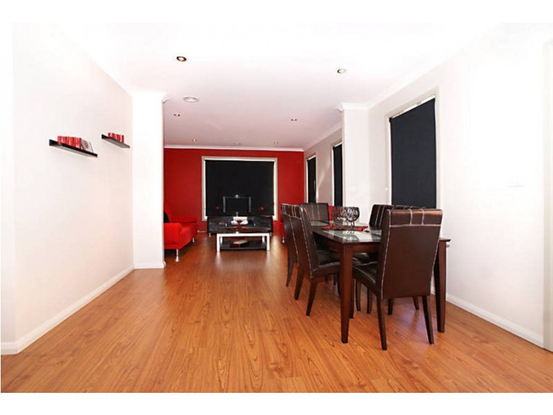 11 MALABAR STREET, Roxburgh Park VIC 3064