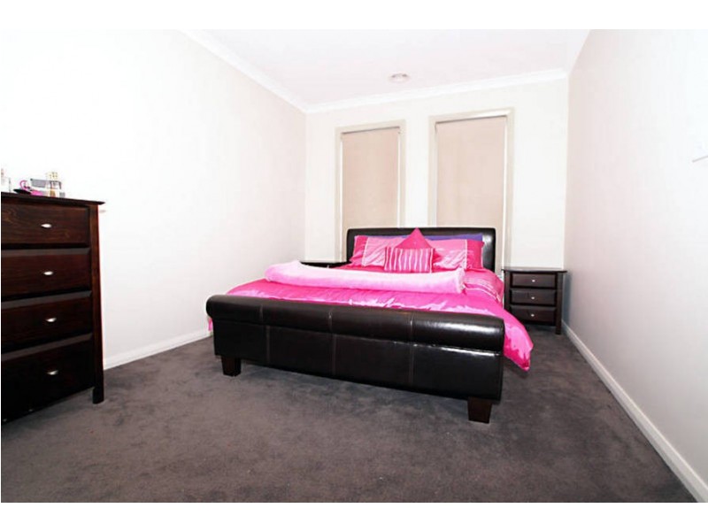 11 MALABAR STREET, Roxburgh Park VIC 3064