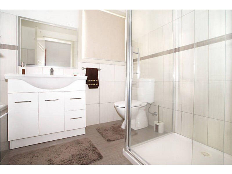 11 MALABAR STREET, Roxburgh Park VIC 3064