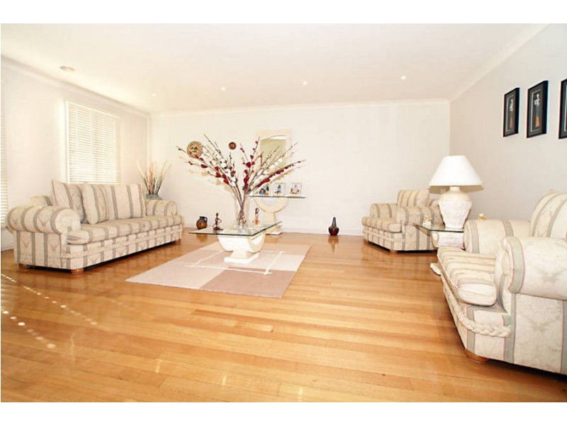 10 DEAUVILLE GREEN, Craigieburn VIC 3064