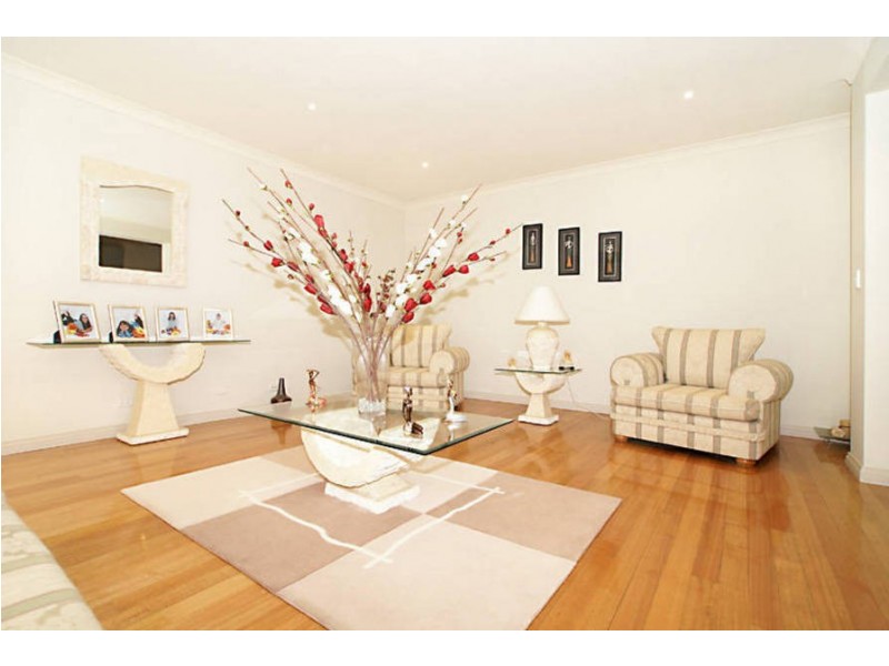 10 DEAUVILLE GREEN, Craigieburn VIC 3064