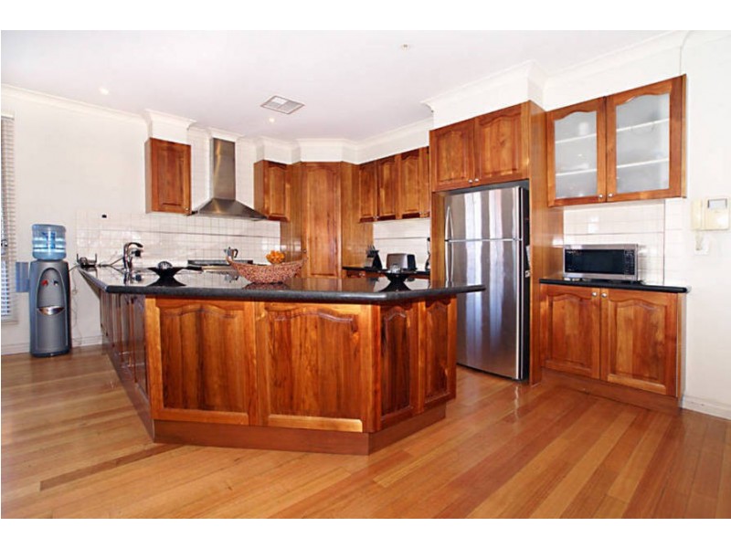 10 DEAUVILLE GREEN, Craigieburn VIC 3064