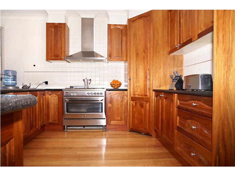 10 DEAUVILLE GREEN, Craigieburn VIC 3064