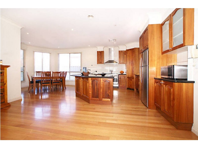 10 DEAUVILLE GREEN, Craigieburn VIC 3064