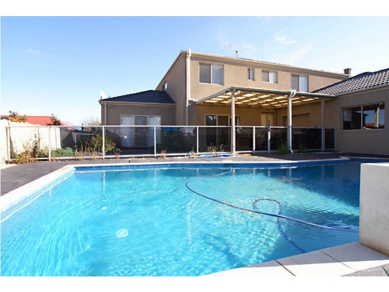 10 DEAUVILLE GREEN, Craigieburn VIC 3064