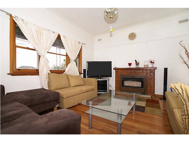 5 Cosmos Street, Glenroy VIC 3046