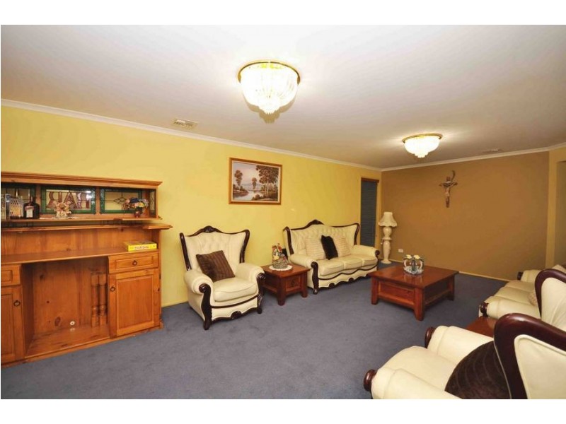 20 Almands Avenue, Roxburgh Park VIC 3064