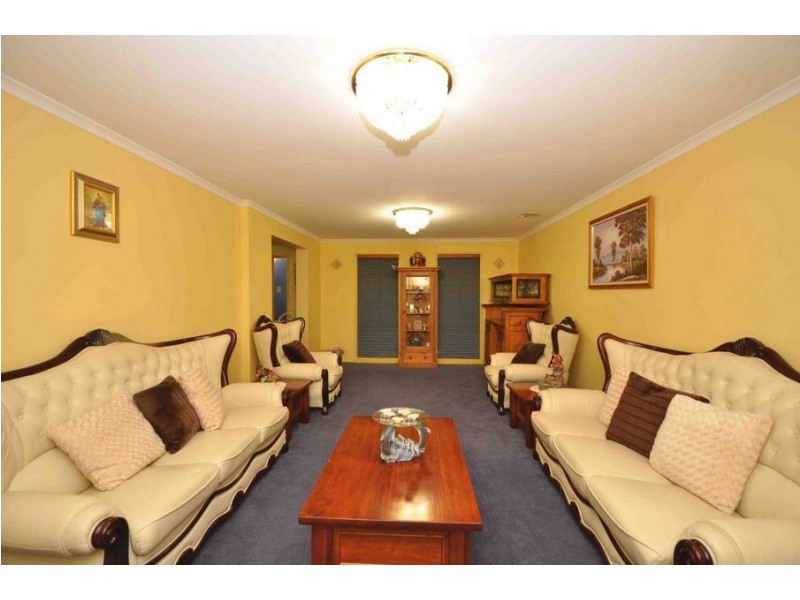 20 Almands Avenue, Roxburgh Park VIC 3064