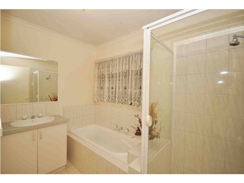 13 Jasmin Court, Meadow Heights VIC 3048