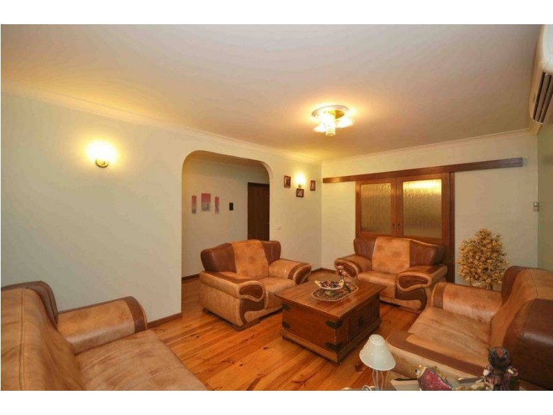 22 Gunbower Crescent, Meadow Heights VIC 3048
