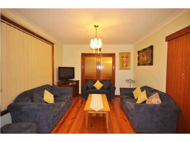 22 Gunbower Crescent, Meadow Heights VIC 3048
