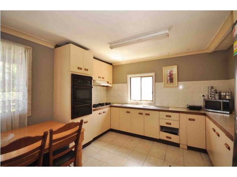 15 Pyalong Crescent, Dallas VIC 3047